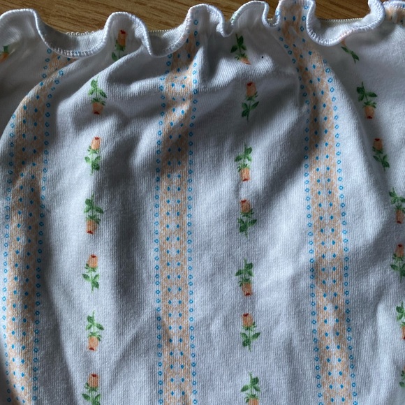 Forever 21 Off The Shoulder Floral White Crop Top - Picture 2 of 2